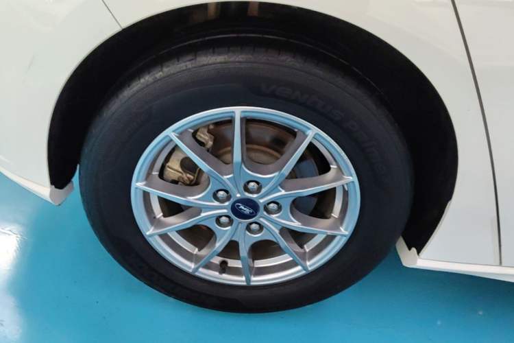Used Ford Focus 2021 Hatchback EcoBoost 180 Automatic Titanium Edition Exterior 5