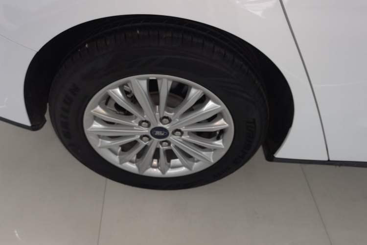 Used Ford Focus 2021 Sedan EcoBoost 180 Automatic Trendy Model Exterior 5