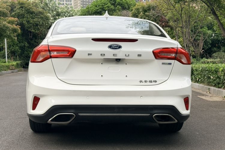 Used Ford Focus 2021 Sedan EcoBoost 180 Automatic Trendy Model Exterior 5