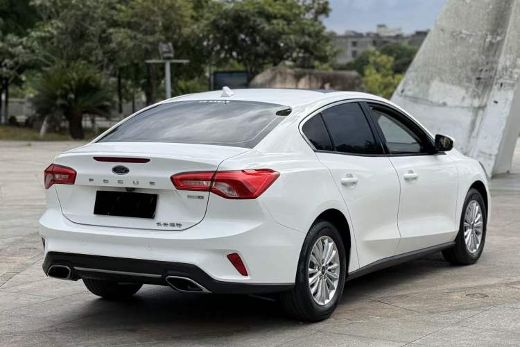 Used Ford Focus 2021 Sedan EcoBoost 180 Automatic Trendy Model Exterior 5