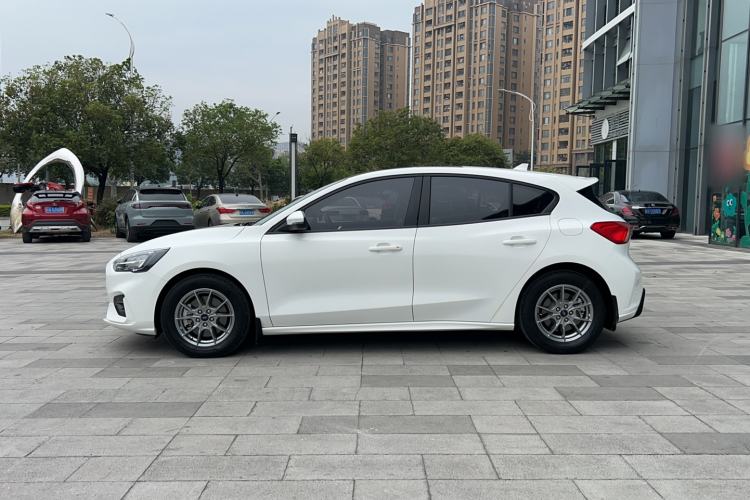 Used Ford Focus 2021 Hatchback EcoBoost 180 Automatic Titanium Edition Exterior 5