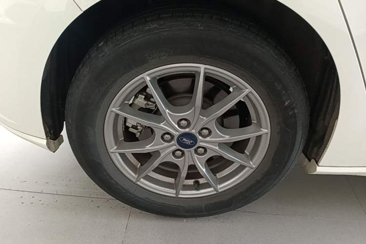 Used Ford Focus 2021 Hatchback EcoBoost 180 Automatic Titanium Edition Exterior 5