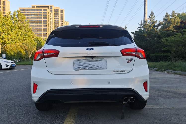 Used Ford Focus 2021 Hatchback EcoBoost 180 Automatic Titanium Edition Exterior 5