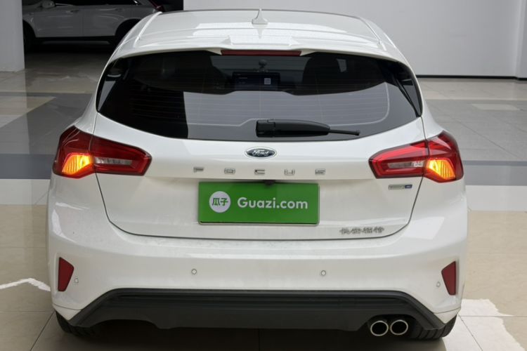 Used Ford Focus 2021 Hatchback EcoBoost 180 Automatic Titanium Edition Exterior 5
