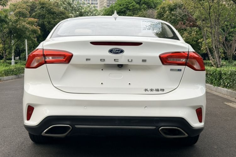 Used Ford Focus 2021 Sedan EcoBoost 180 Automatic Trendy Model Exterior 6
