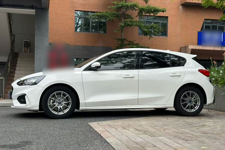 Used Ford Focus 2021 Hatchback EcoBoost 180 Automatic Titanium Edition Exterior 6