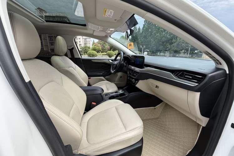 Used Ford Focus 2021 Sedan EcoBoost 180 Automatic Trendy Model Exterior 6