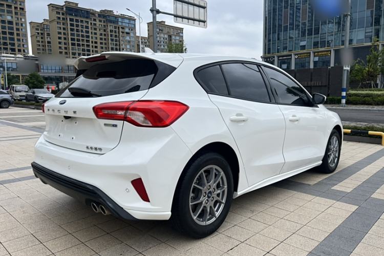Used Ford Focus 2021 Hatchback EcoBoost 180 Automatic Titanium Edition Exterior 6