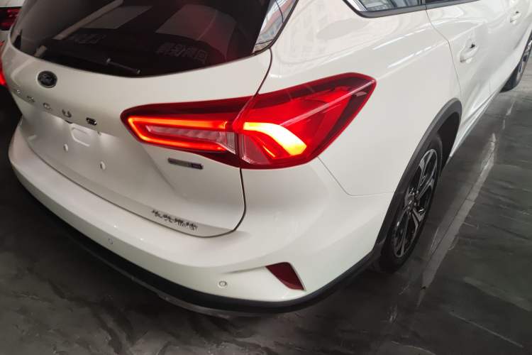 Used Ford Focus 2021 EcoBoost 180 Automatic Hunter Edition Exterior 6