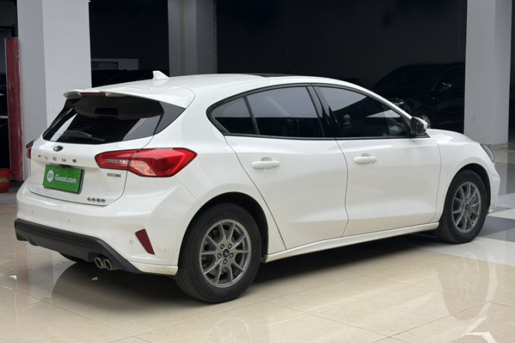 Used Ford Focus 2021 Hatchback EcoBoost 180 Automatic Titanium Edition Exterior 6