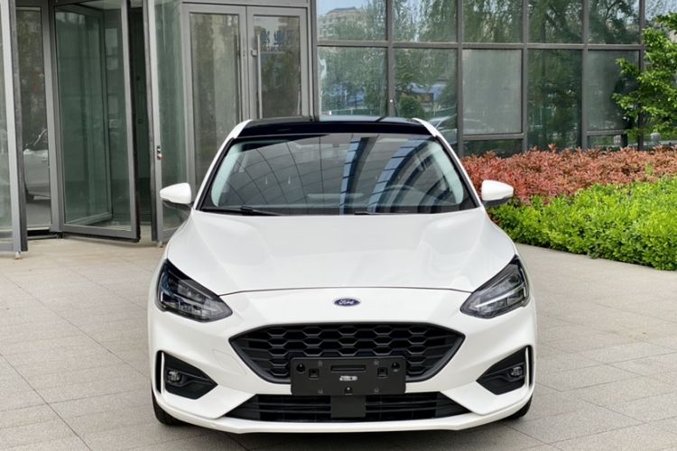 Used Ford Focus 2021 Hatchback EcoBoost 180 Automatic Titanium Edition Exterior 7