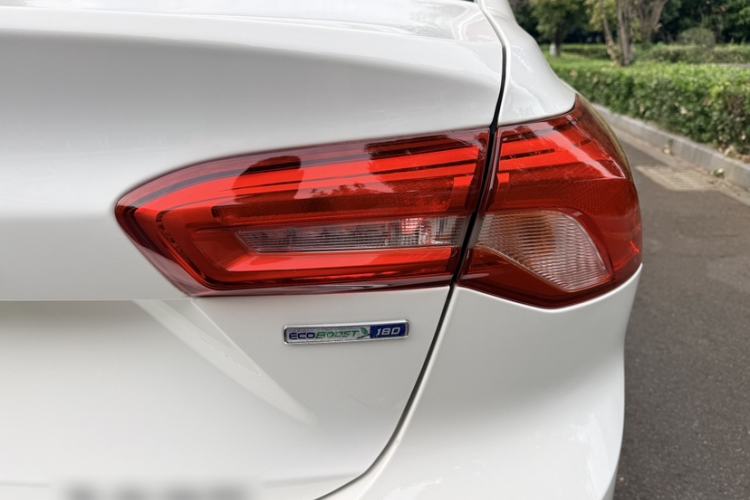 Used Ford Focus 2021 Sedan EcoBoost 180 Automatic Trendy Model Exterior 7