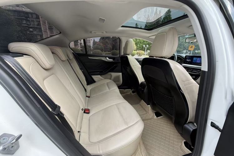 Used Ford Focus 2021 Sedan EcoBoost 180 Automatic Trendy Model Exterior 7