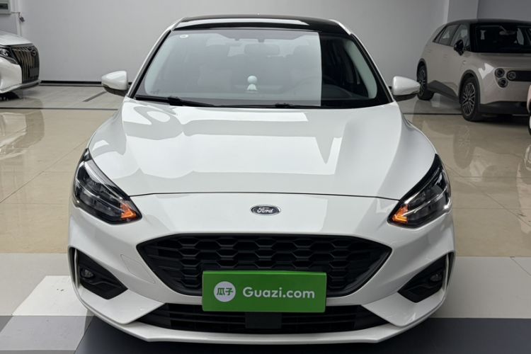 Used Ford Focus 2021 Hatchback EcoBoost 180 Automatic Titanium Edition Exterior 7