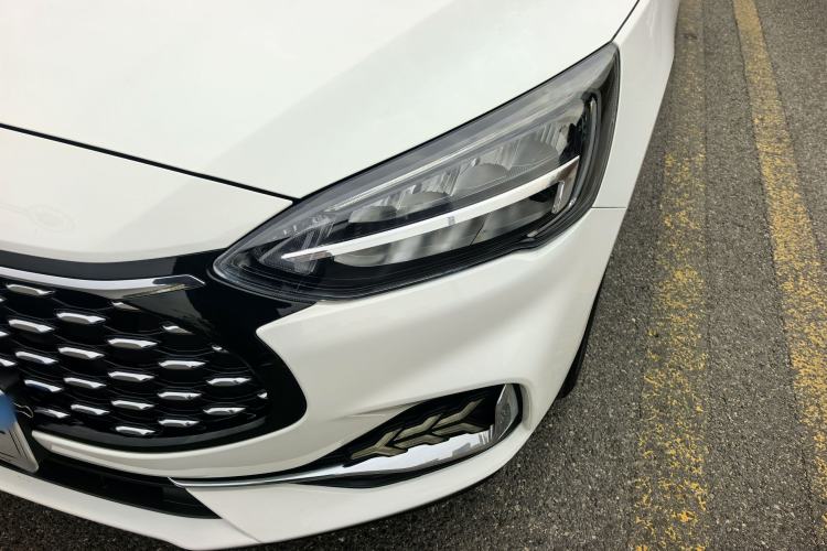 Used Ford Focus 2021 Sedan EcoBoost 180 Automatic Trendy Model Exterior 8