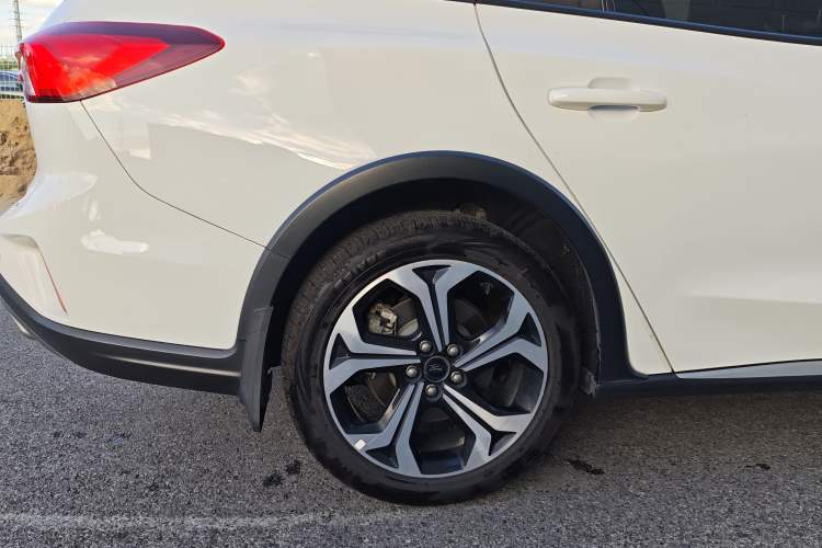 Used Ford Focus 2021 EcoBoost 180 Automatic Hunter Edition Exterior 8
