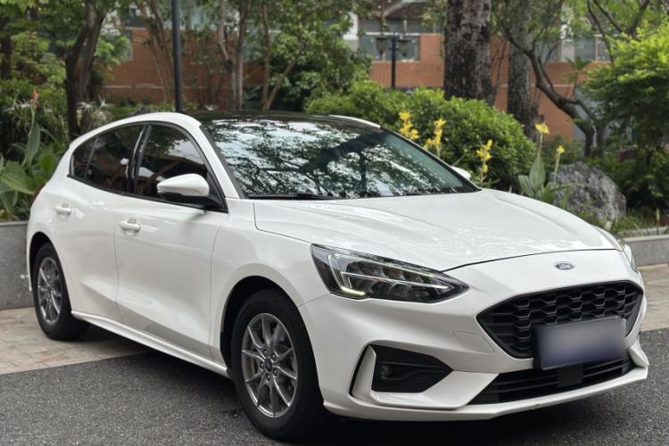 Used Ford Focus 2021 Hatchback EcoBoost 180 Automatic Titanium Edition Exterior 9