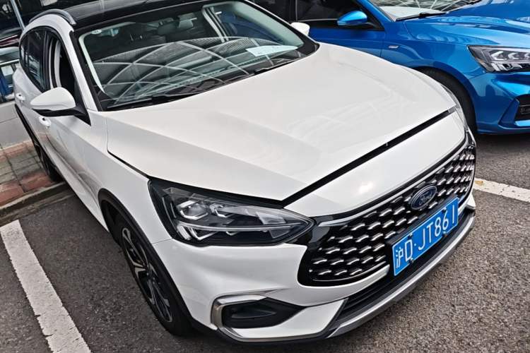 Used Ford Focus 2021 EcoBoost 180 Automatic Hunter Edition Front Right 45 Deg