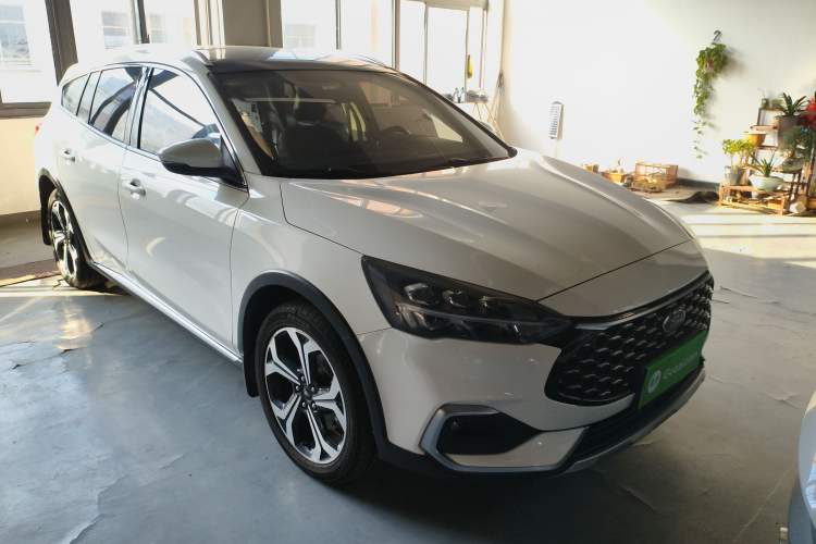 Used Ford Focus 2021 EcoBoost 180 Automatic Hunter Edition Front Right 45 Deg