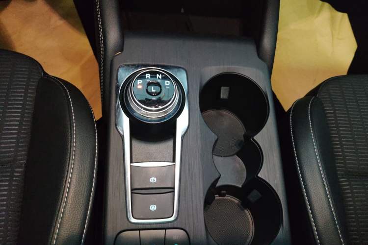 Used Ford Focus 2021 Hatchback EcoBoost 180 Automatic Titanium Edition Gear Lever