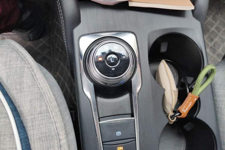 Used Ford Focus 2021 Hatchback EcoBoost 180 Automatic Titanium Edition Gear Lever