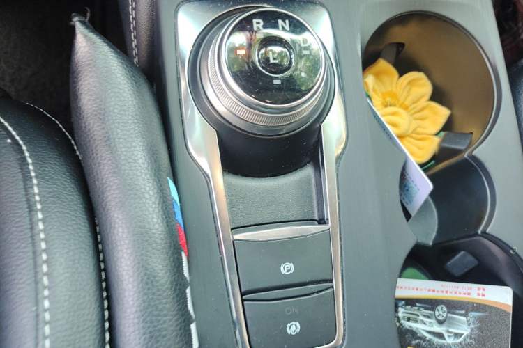 Used Ford Focus 2021 Hatchback EcoBoost 180 Automatic Titanium Edition Gear Lever