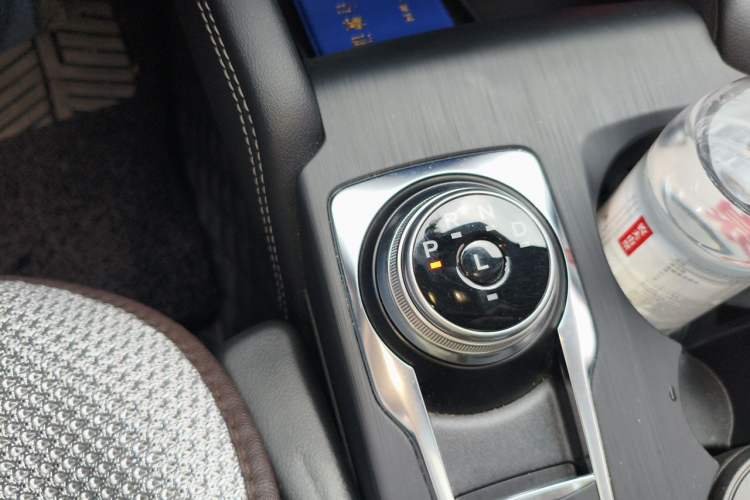 Used Ford Focus 2021 Hatchback EcoBoost 180 Automatic Titanium Edition Gear Lever