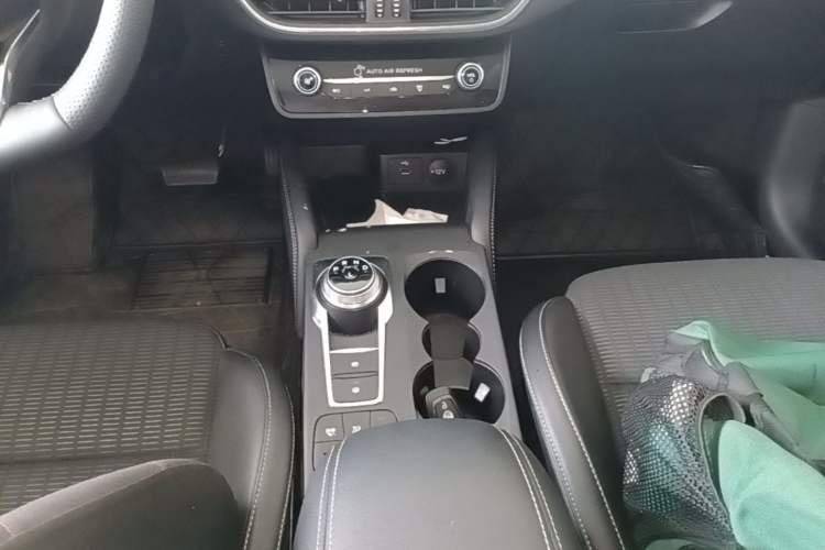 Used Ford Focus 2021 Hatchback EcoBoost 180 Automatic Titanium Edition Gear Lever