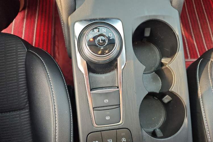 Used Ford Focus 2021 Hatchback EcoBoost 180 Automatic Titanium Edition Gear Lever