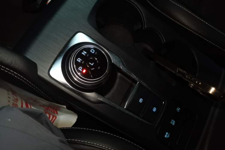 Used Ford Focus 2021 Hatchback EcoBoost 180 Automatic Titanium Edition Gear Lever