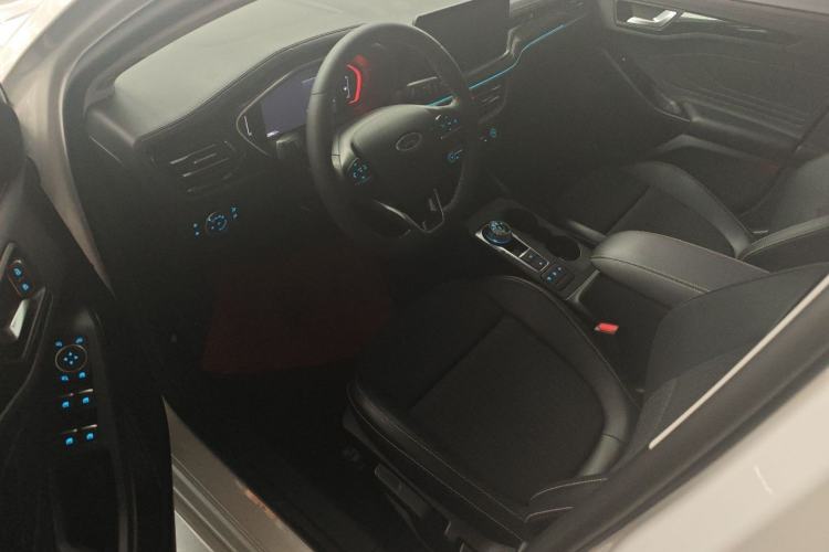 Used Ford Focus 2021 Hatchback EcoBoost 180 Automatic Titanium Edition Interior 1