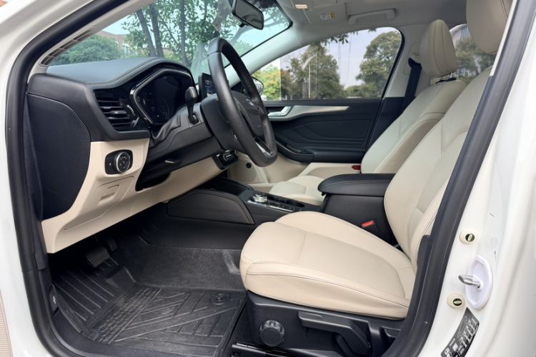 Used Ford Focus 2021 Sedan EcoBoost 180 Automatic Trendy Model Interior 1