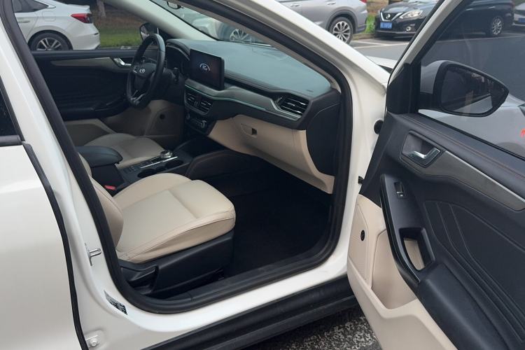 Used Ford Focus 2021 Sedan EcoBoost 180 Automatic Trendy Model Interior 1