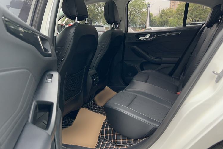 Used Ford Focus 2021 Hatchback EcoBoost 180 Automatic Titanium Edition Interior 1