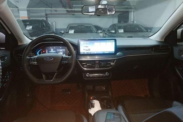 Used Ford Focus 2021 EcoBoost 180 Automatic Hunter Edition Interior 1