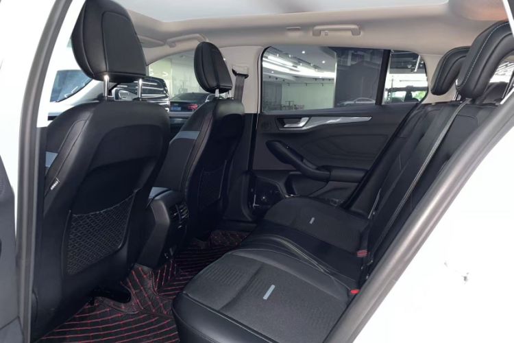 Used Ford Focus 2021 EcoBoost 180 Automatic Hunter Edition Interior 10