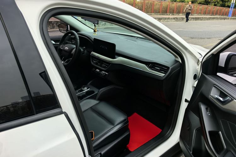 Used Ford Focus 2021 Sedan EcoBoost 180 Automatic Trendy Model Interior 12
