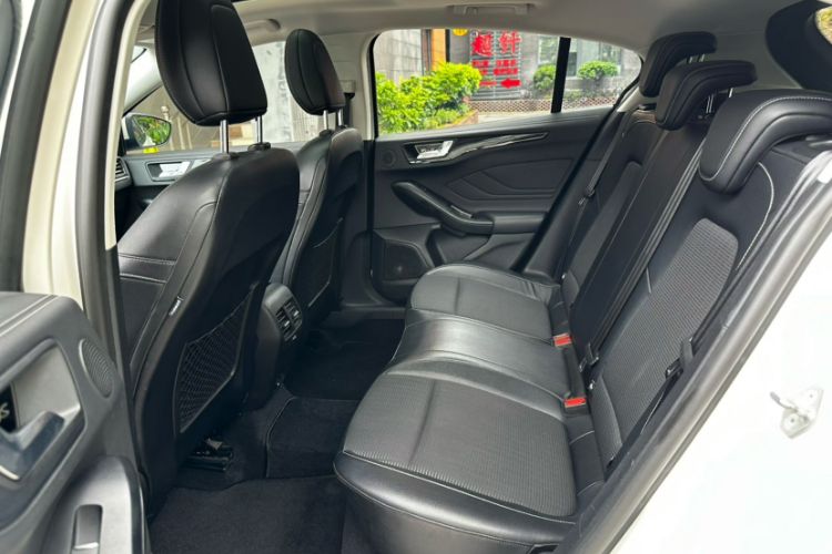 Used Ford Focus 2021 Hatchback EcoBoost 180 Automatic Titanium Edition Interior 2