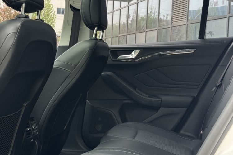 Used Ford Focus 2021 Hatchback EcoBoost 180 Automatic Titanium Edition Interior 3