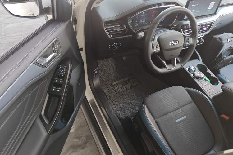 Used Ford Focus 2021 EcoBoost 180 Automatic Hunter Edition Interior 3