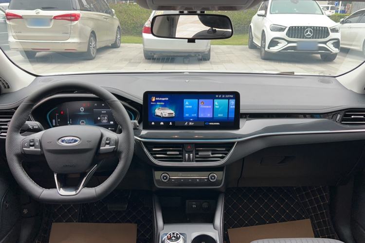 Used Ford Focus 2021 Hatchback EcoBoost 180 Automatic Titanium Edition Interior 3