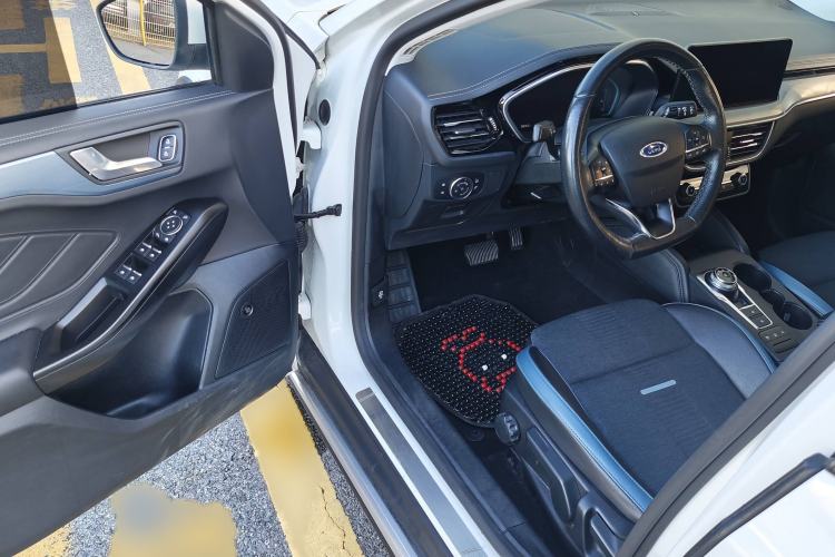 Used Ford Focus 2021 EcoBoost 180 Automatic Hunter Edition Interior 3