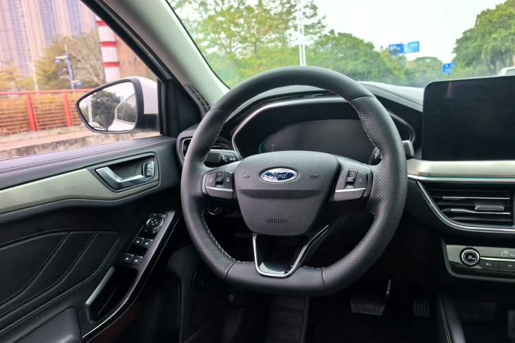 Used Ford Focus 2021 Sedan EcoBoost 180 Automatic Trendy Model Interior 4