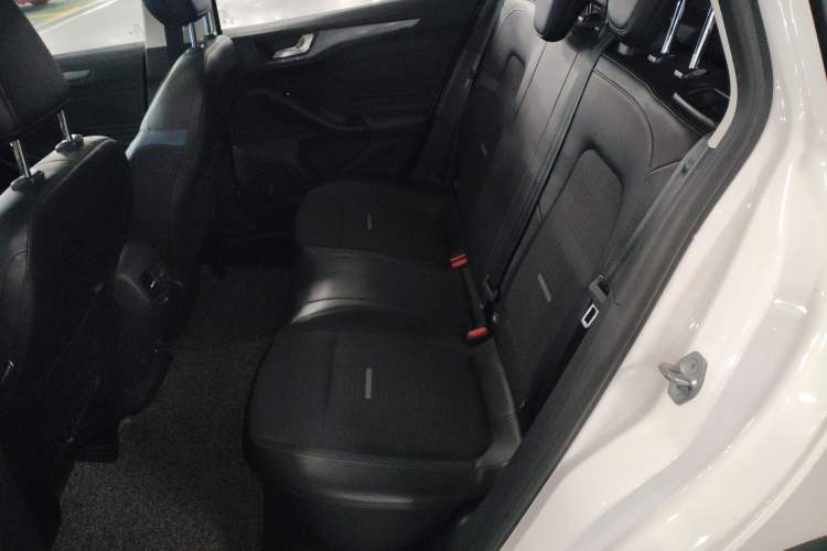 Used Ford Focus 2021 EcoBoost 180 Automatic Hunter Edition Interior 4