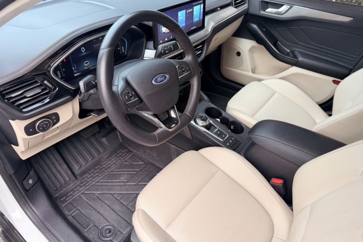 Used Ford Focus 2021 Sedan EcoBoost 180 Automatic Trendy Model Interior 5