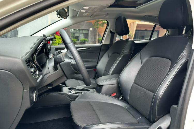 Used Ford Focus 2021 Hatchback EcoBoost 180 Automatic Titanium Edition Interior 5