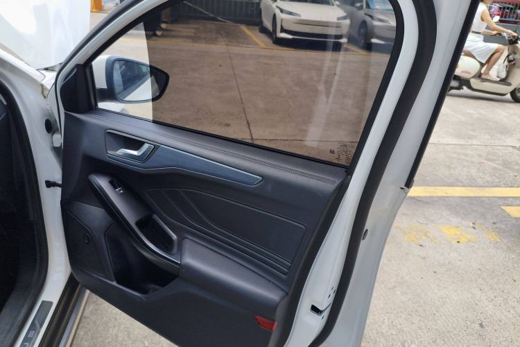 Used Ford Focus 2021 EcoBoost 180 Automatic Hunter Edition Interior 5