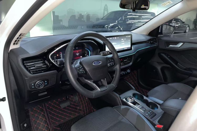Used Ford Focus 2021 EcoBoost 180 Automatic Hunter Edition Interior 5