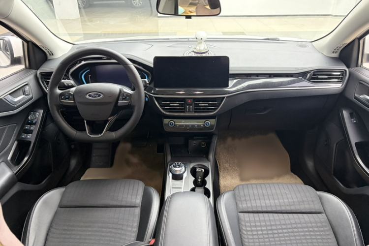 Used Ford Focus 2021 Hatchback EcoBoost 180 Automatic Titanium Edition Interior 5