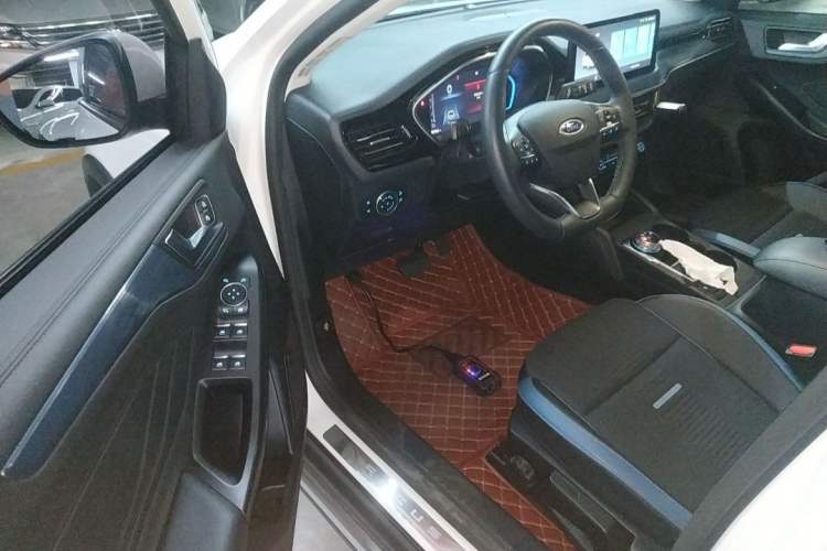 Used Ford Focus 2021 EcoBoost 180 Automatic Hunter Edition Interior 5